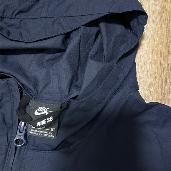 NIKE SB Men's Packable Shell Anorak Jacket - Picture 6 of 8
